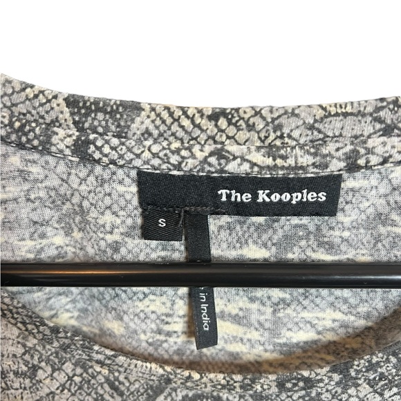 𝐓𝐇𝐄 𝐊𝐎𝐎𝐏𝐋𝐄𝐒 Python print oversized sheer tee - Picture 5 of 5